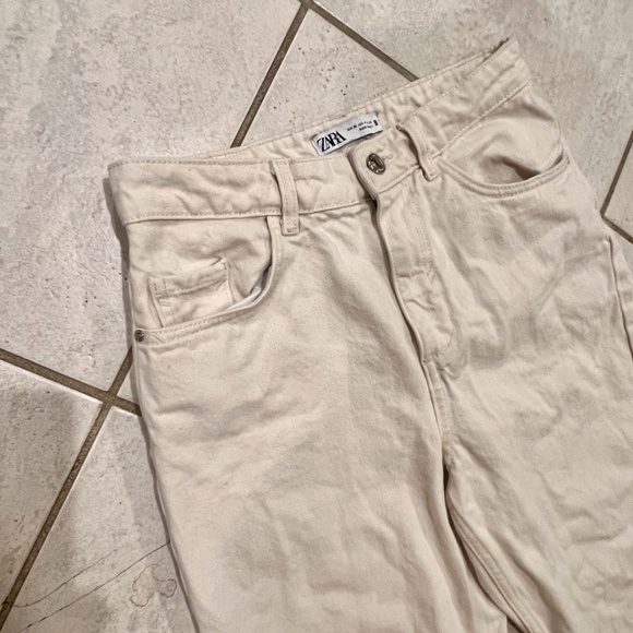 ZARA WOMEN’S HIGH-RISE DENIM JEANS, SIZE US 4, WHITE - Picture 4 of 8